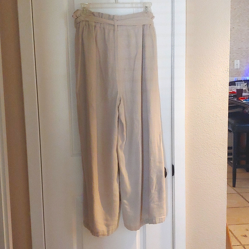 Casual khaki belted wide leg pant, size M. - Picture 2 of 2